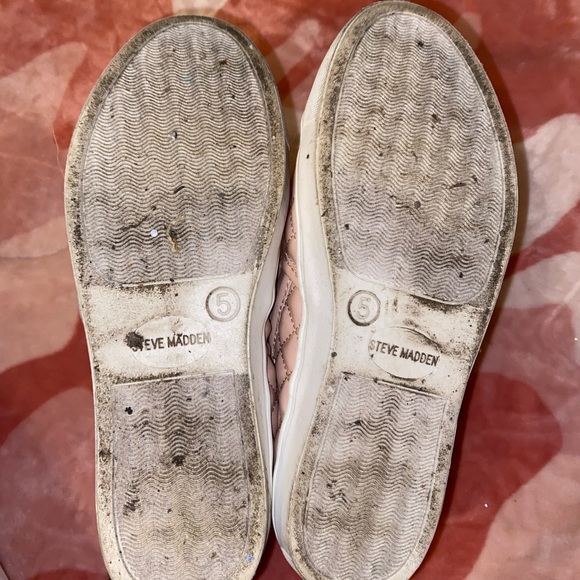 Blush Steve Madden shoes kids size 5 - Picture 2 of 3
